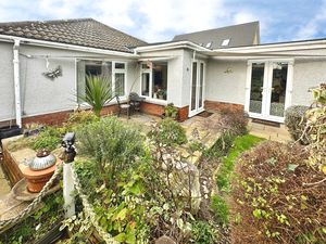 SEAVIEW ROAD- click for photo gallery